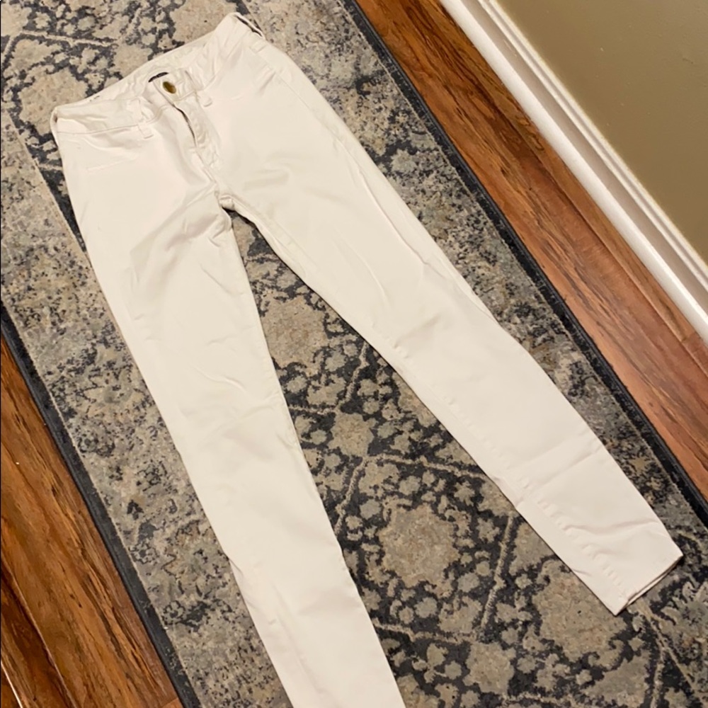 American Eagle Size 4 White jeans